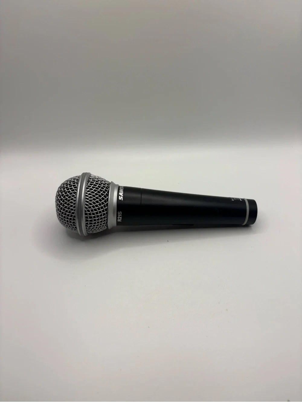 Samson R21S Wired Dynamic Microphone Cardioid Vocal Stage Mic XLR